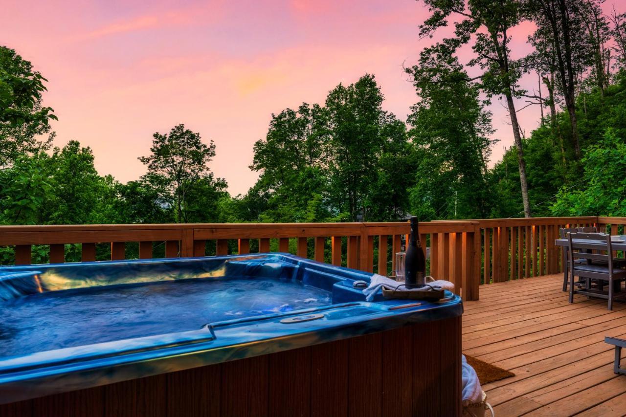 Mountainside - New Luxury Cabin-Fire Table-Hot Tub-3 Pools-Ps5-Bears Gatlinburg Exterior foto