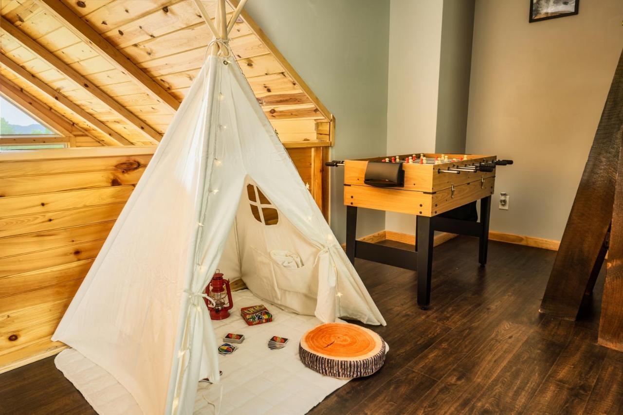 Mountainside - New Luxury Cabin-Fire Table-Hot Tub-3 Pools-Ps5-Bears Gatlinburg Exterior foto